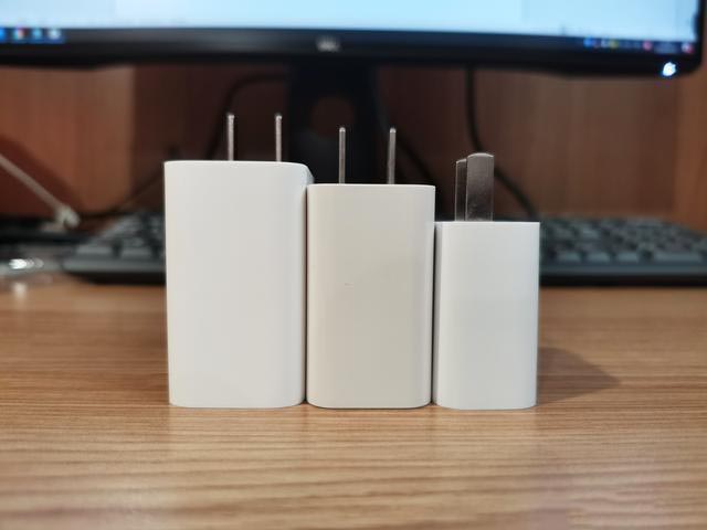 RealmeV5入手开箱:在众多笨重5G手机中,它是一股清流
