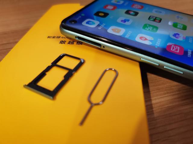 RealmeV5入手开箱:在众多笨重5G手机中,它是一股清流