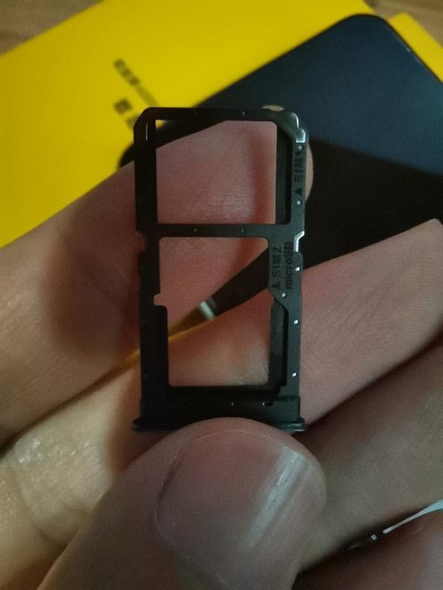 RealmeV5入手开箱:在众多笨重5G手机中,它是一股清流
