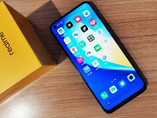 RealmeV5入手开箱:在众多笨重5G手机中,它是一股清流