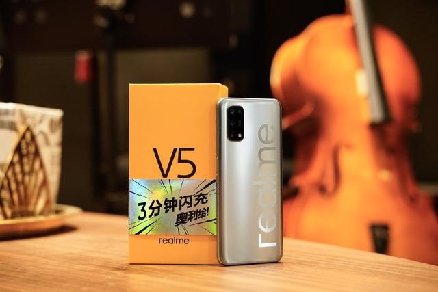 realme V5评测:潮美外观,最便宜的5G长续航手机
