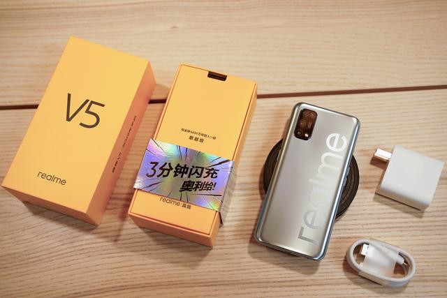 realme V5评测:潮美外观,最便宜的5G长续航手机