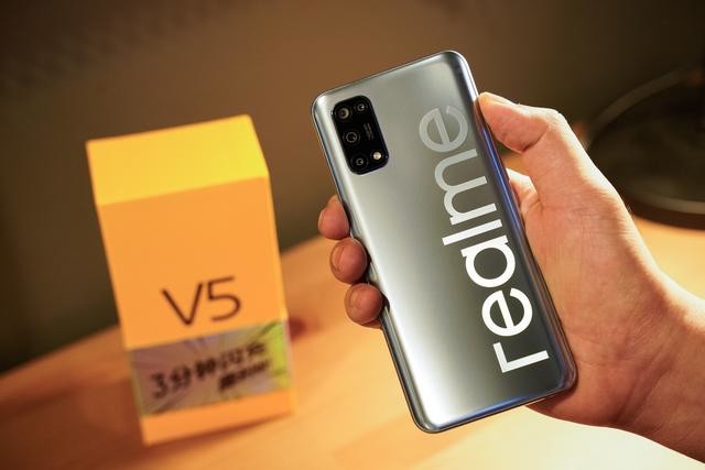 realme V5评测:潮美外观,最便宜的5G长续航手机