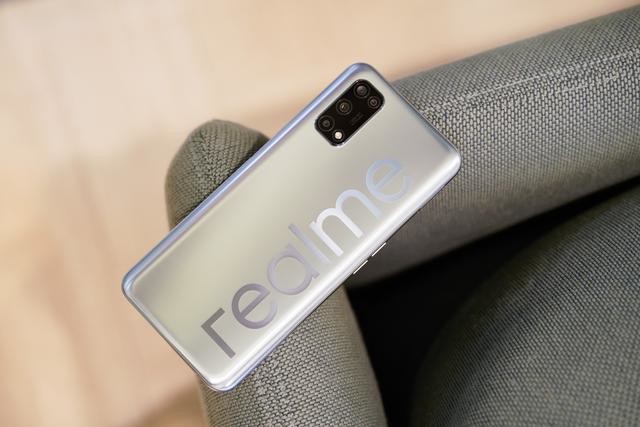realme V5评测:潮美外观,最便宜的5G长续航手机