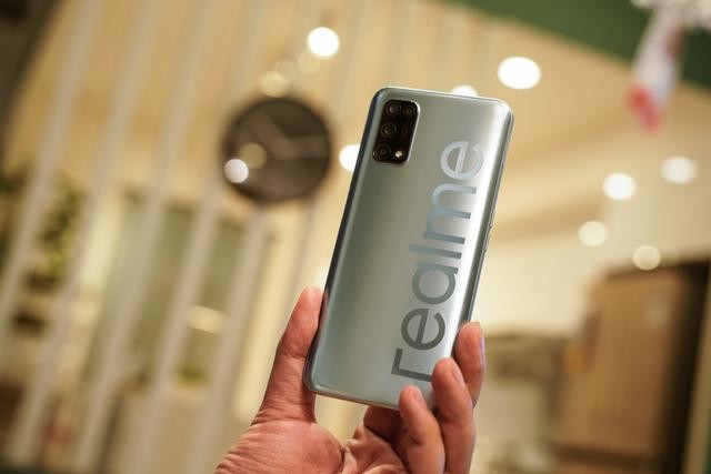 realme V5评测:潮美外观,最便宜的5G长续航手机