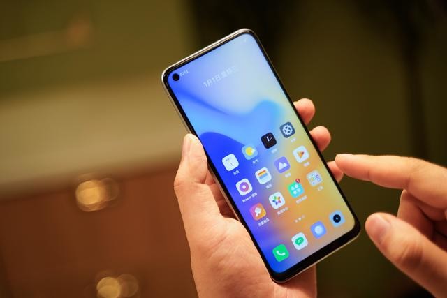 realme V5评测:潮美外观,最便宜的5G长续航手机