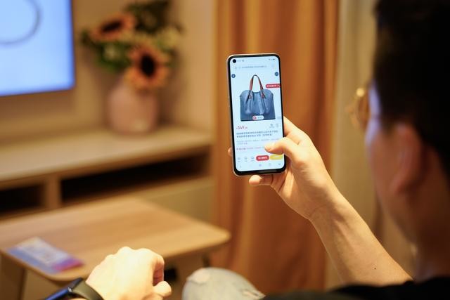 realme V5评测:潮美外观,最便宜的5G长续航手机