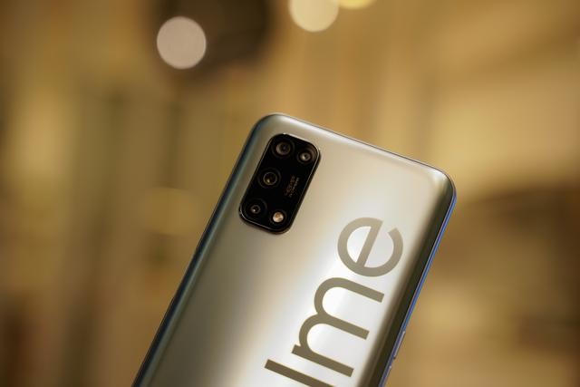 realme V5评测:潮美外观,最便宜的5G长续航手机