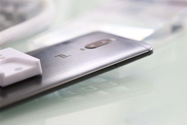 霸气流线设计 华为Mate9保时捷设计版图赏