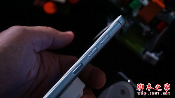 中兴小鲜5值得买吗？中兴小鲜5真机上手体验评测图解