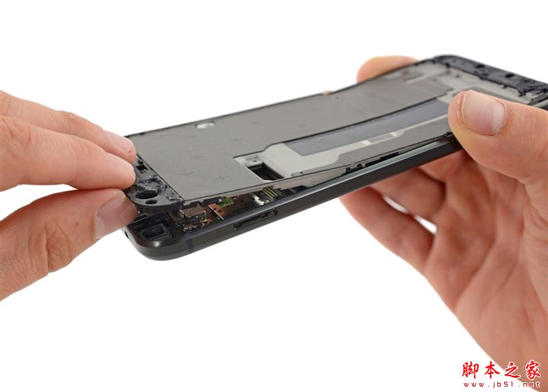 Pixel XL内部做工怎么样?谷歌Pixel XL手机拆机详解评测图文教程