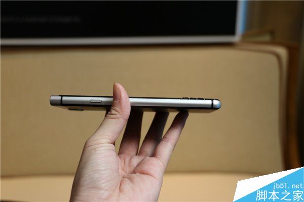 黑莓Mercury真机图赏 全键盘配高通625或售4000+