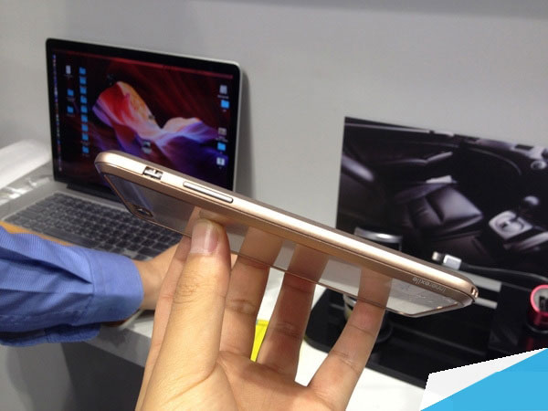 iPhone 6机模上手:这货明明是iPad