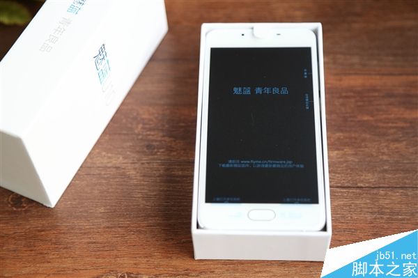 魅蓝U10开箱:999元/双2.5D玻璃
