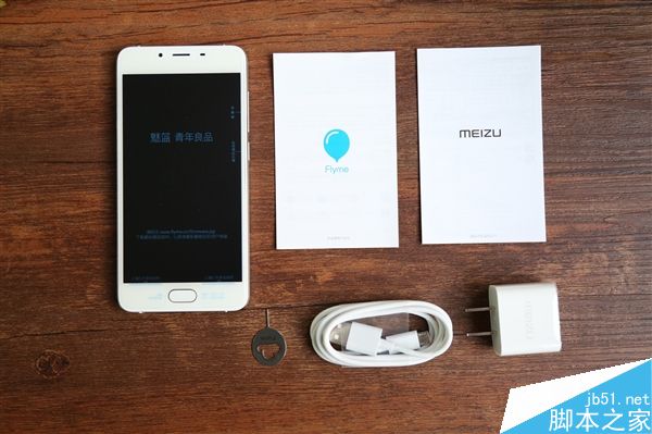 魅蓝U10开箱:999元/双2.5D玻璃