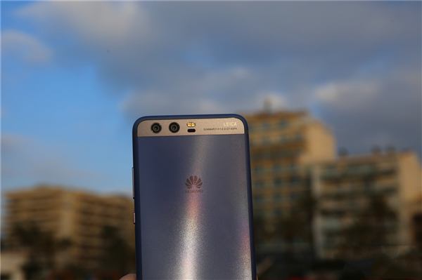 华为P10钻雕蓝版本开箱图赏：这颜色够靓！