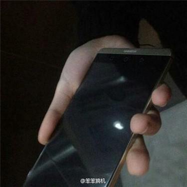 Mate 8谍照曝光:无边框2K屏/20.7MP相机