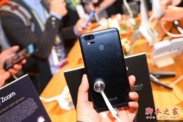 华硕ZenFone 3 Zoom值得买吗？华硕鹰眼3上手体验评测图解