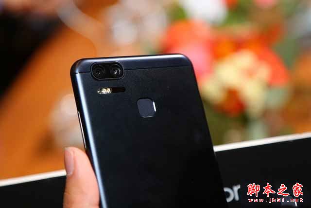 华硕ZenFone 3 Zoom值得买吗？华硕鹰眼3上手体验评测图解