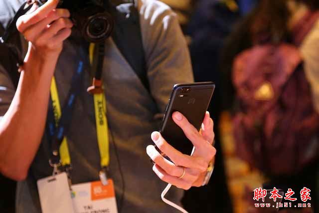 华硕ZenFone 3 Zoom值得买吗？华硕鹰眼3上手体验评测图解