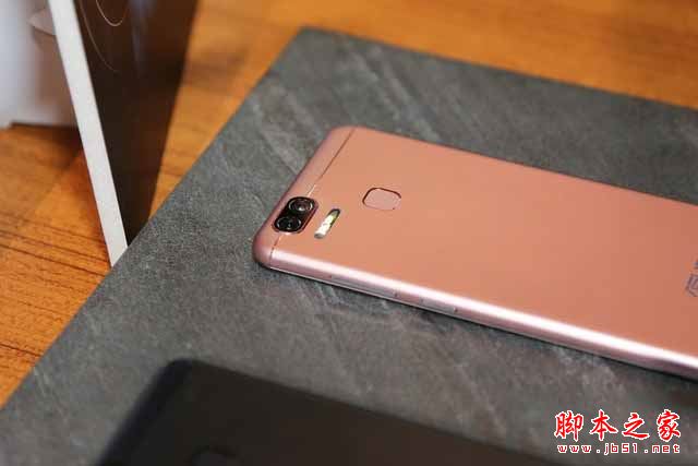华硕ZenFone 3 Zoom值得买吗？华硕鹰眼3上手体验评测图解