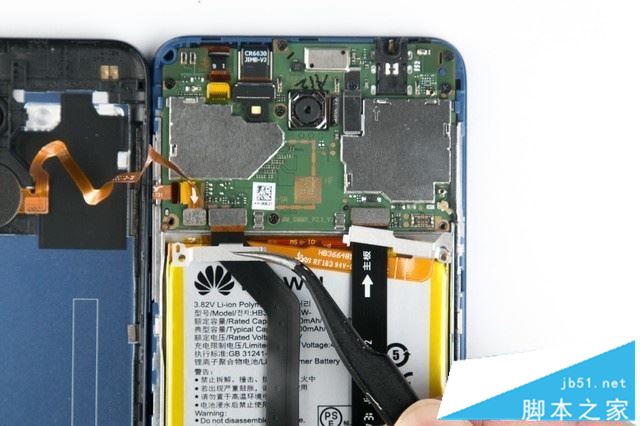 分离盖板,底部有指纹排线连接器以及屏幕显示排线。