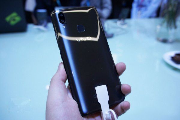 vivo X21和屏幕指纹版哪个值得买？vivo X21和vivo X21屏幕指纹版全面对比评测