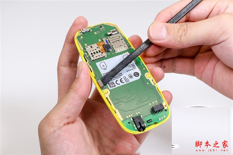 诺基亚3310内部做工怎么样?诺基亚3310复刻版拆机图解评测