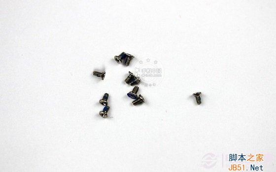 努比亚Z5S拆机拆解下拉的所有螺丝特写