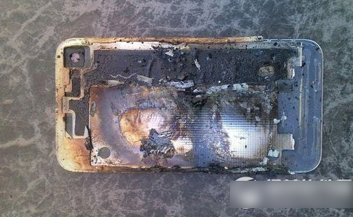 充电时玩手机会爆炸吗?为什么?充电时玩手机爆炸原因1