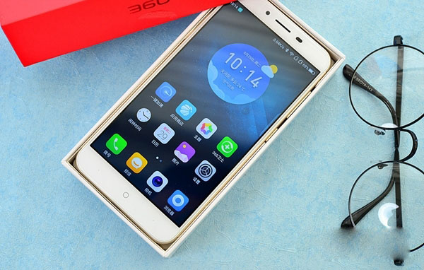 360手机vizza怎么装卡/插卡 360手机vizza SIM卡安装教程