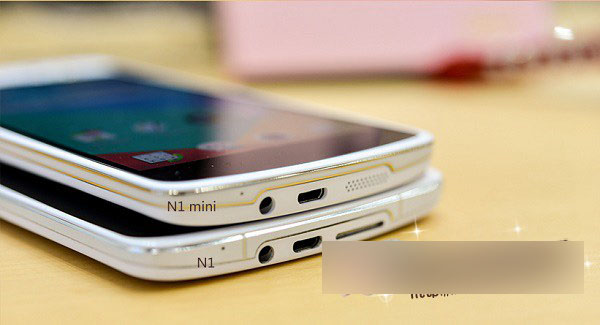 OPPO N1 mini对比OPPO N1机身底部外观