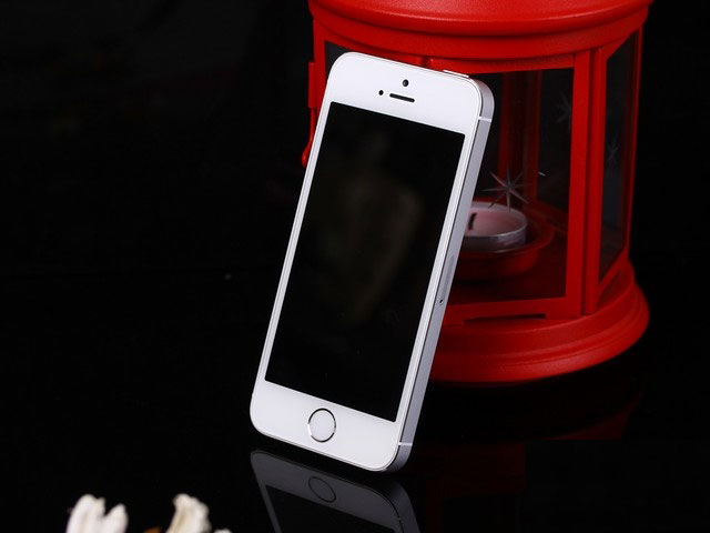 购机送大电源 苹果iPhone 5s火热促销中