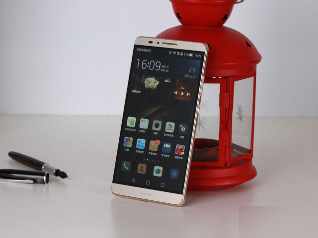 金属机身+3GB RAM 高配版华为Mate7到货