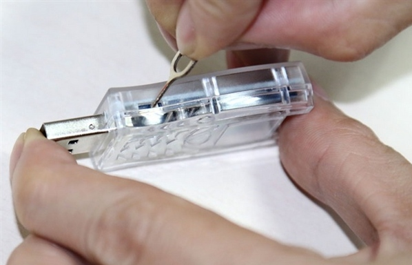 白色按钮拨到右侧