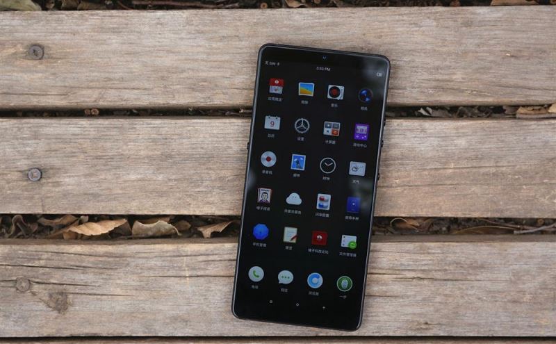 坚果Pro2碳黑色开箱图赏：最漂亮的锤子手机(1/32)