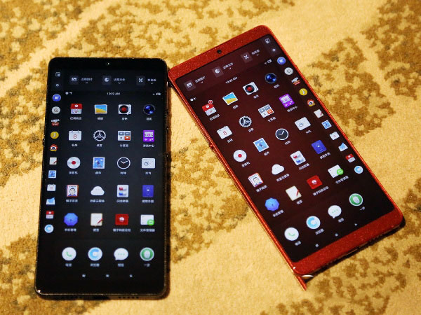 坚果Pro2开箱图赏：最好看的全面屏手机之一