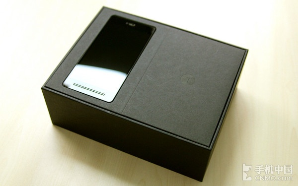 情怀已上细节未满 锤子手机零售版评测 