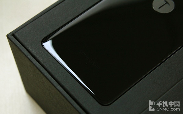 情怀已上细节未满 锤子手机零售版评测 