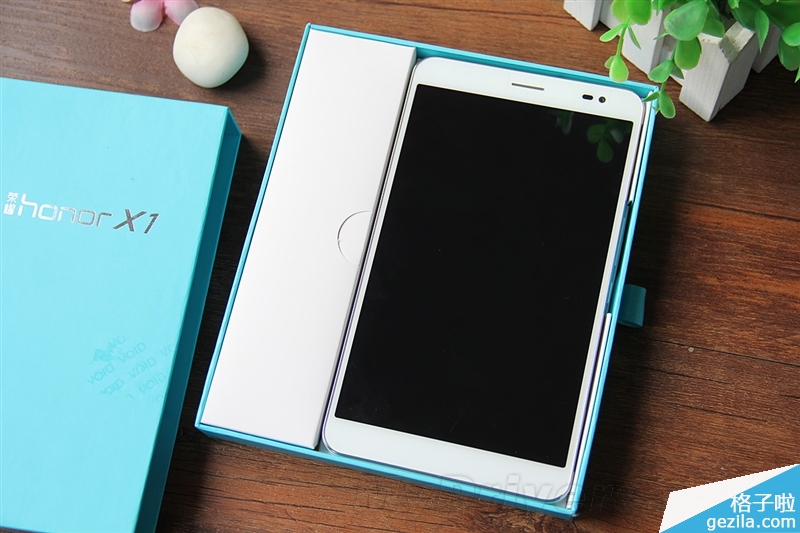 1999元看片神器！爱奇艺版荣耀X1评测