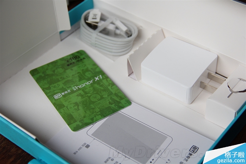 1999元看片神器！爱奇艺版荣耀X1评测