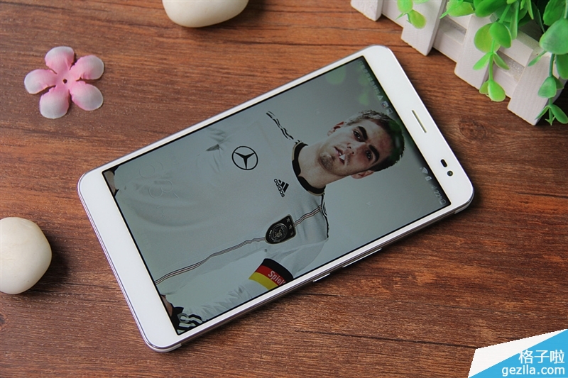 1999元看片神器！爱奇艺版荣耀X1评测