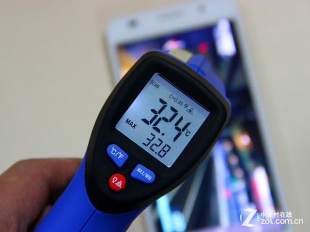 尖Phone:谁是1999王者 荣耀6对比小米4 