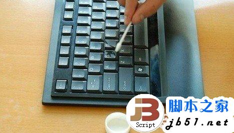 清洁键盘的5个绝妙小技巧 脚本之家
