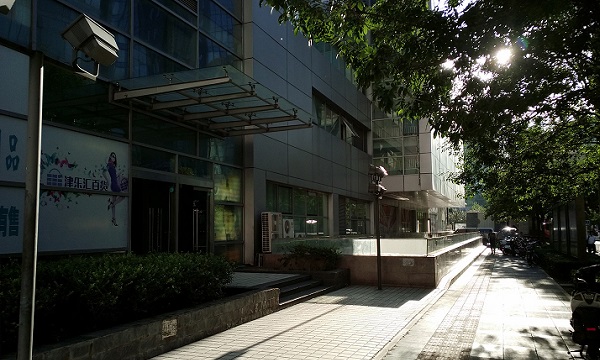 IUNI U3室外强光下拍照样张