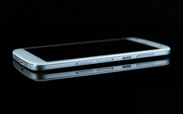 全网通4G金属一体化设计 华为麦芒3评测