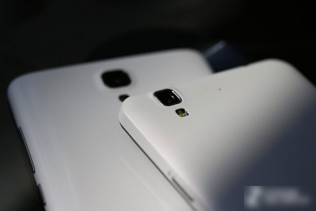 大屏八核决战 酷派大神F2对比红米Note