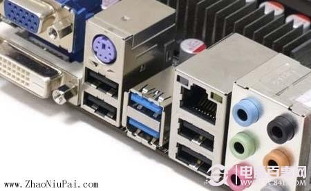 主板上的USB 3.0接口(蓝色的两个就是,黑色的是USB 2.0的) 主板上的USB 3.0接口(蓝色的两个就是,黑色的是USB 2.0的)