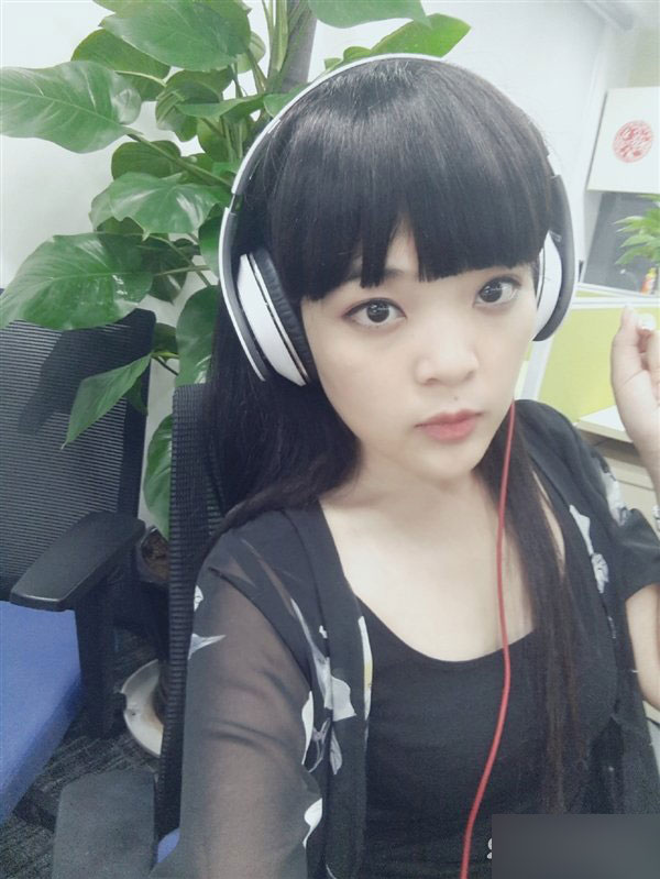 魅族女员工秀MX4 Pro美颜功能 网友：还招人么？