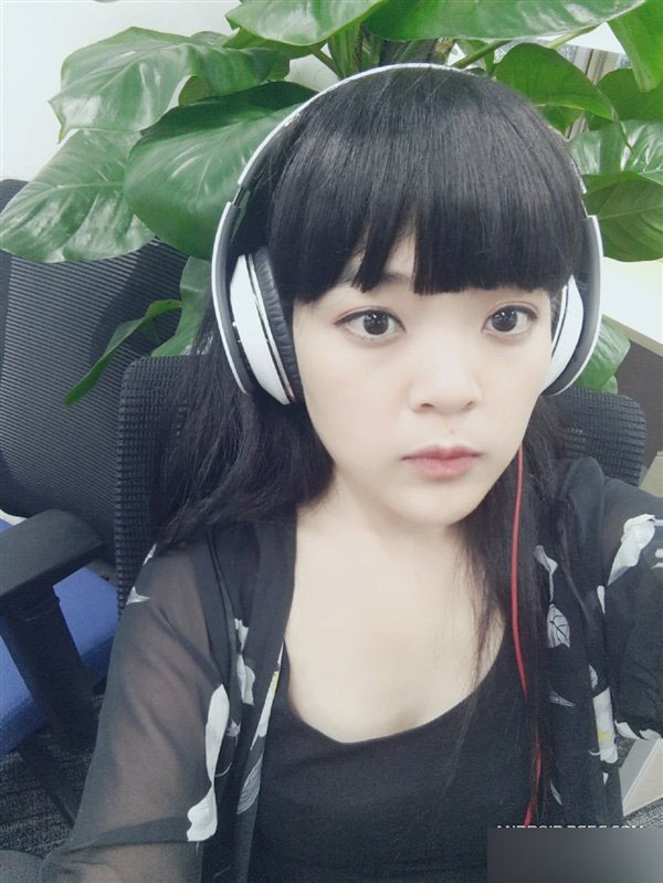 魅族女员工秀MX4 Pro美颜功能 网友：还招人么？